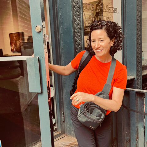 Dana Ellyn visiting galleries in the East Village, NYC